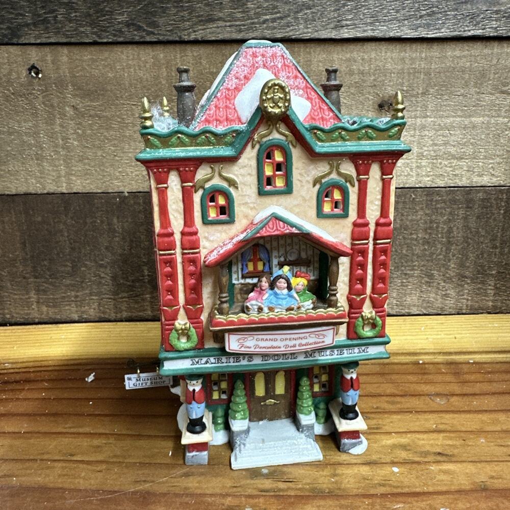 Dept 56 North Pole Marie's Doll Museum 1999 In Box